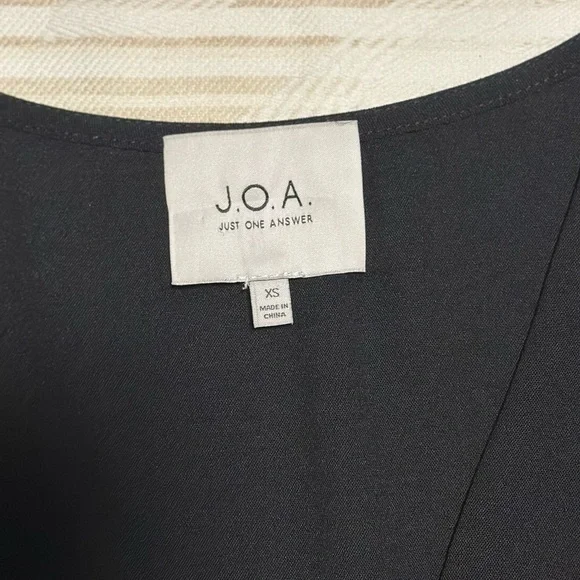 J.O.A. Twist Front Cropped Bell Long Sleeve - Picture 4 of 7